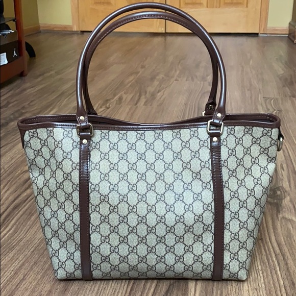 SOLD❗️💯 % authentic Gucci shoulder bag - Picture 2 of 16